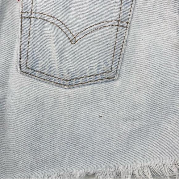 Levi’s Vintage High Waist Light Wash Frayed Embroidered Hem Jean Shorts Size 29 - Picture 9 of 12